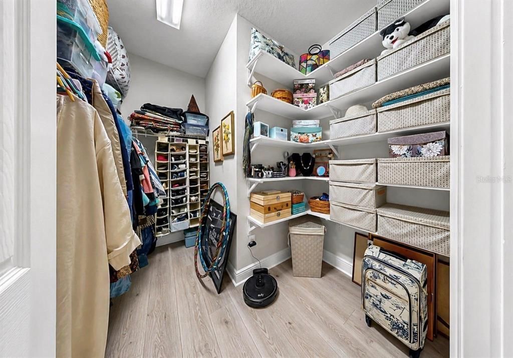 Activo con contrato: $605,499 (4 camas, 2 baños, 2114 Pies cuadrados)