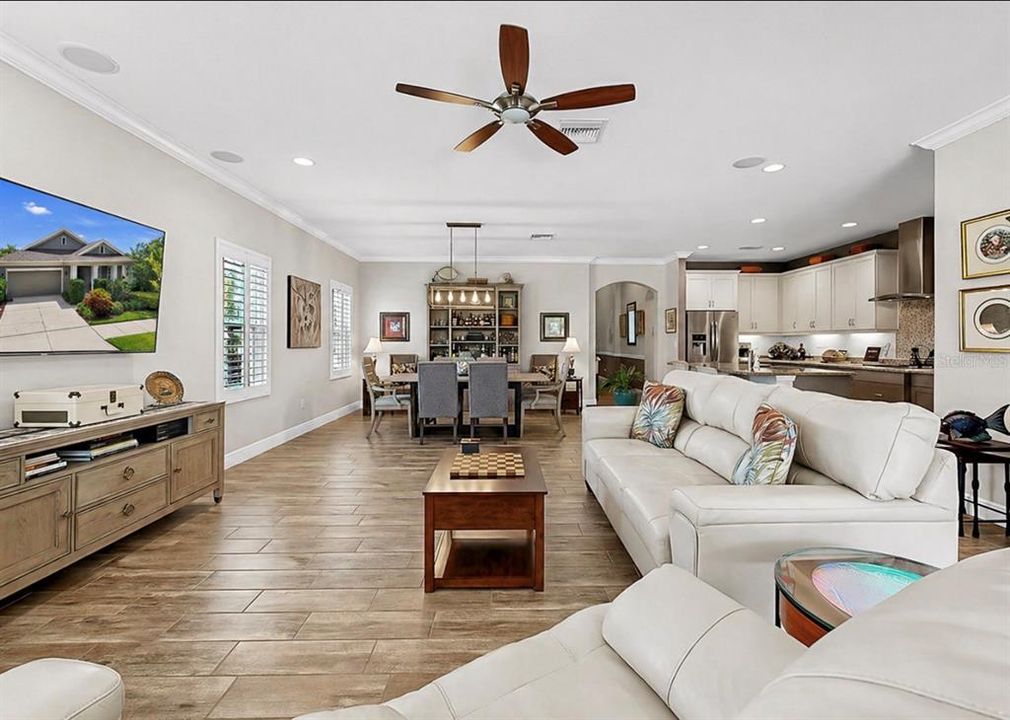 Activo con contrato: $605,499 (4 camas, 2 baños, 2114 Pies cuadrados)