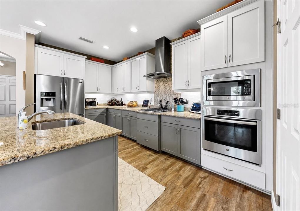 Activo con contrato: $605,499 (4 camas, 2 baños, 2114 Pies cuadrados)