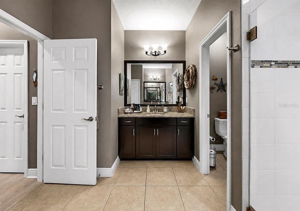 Activo con contrato: $605,499 (4 camas, 2 baños, 2114 Pies cuadrados)