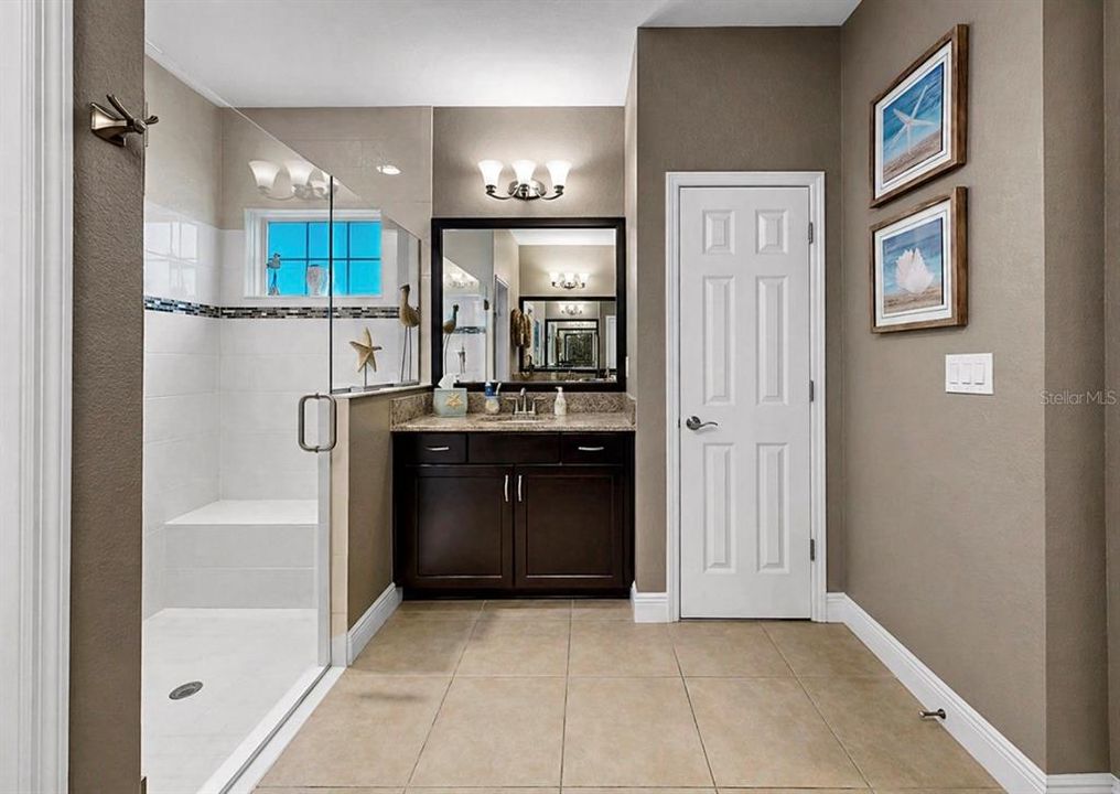 Activo con contrato: $605,499 (4 camas, 2 baños, 2114 Pies cuadrados)