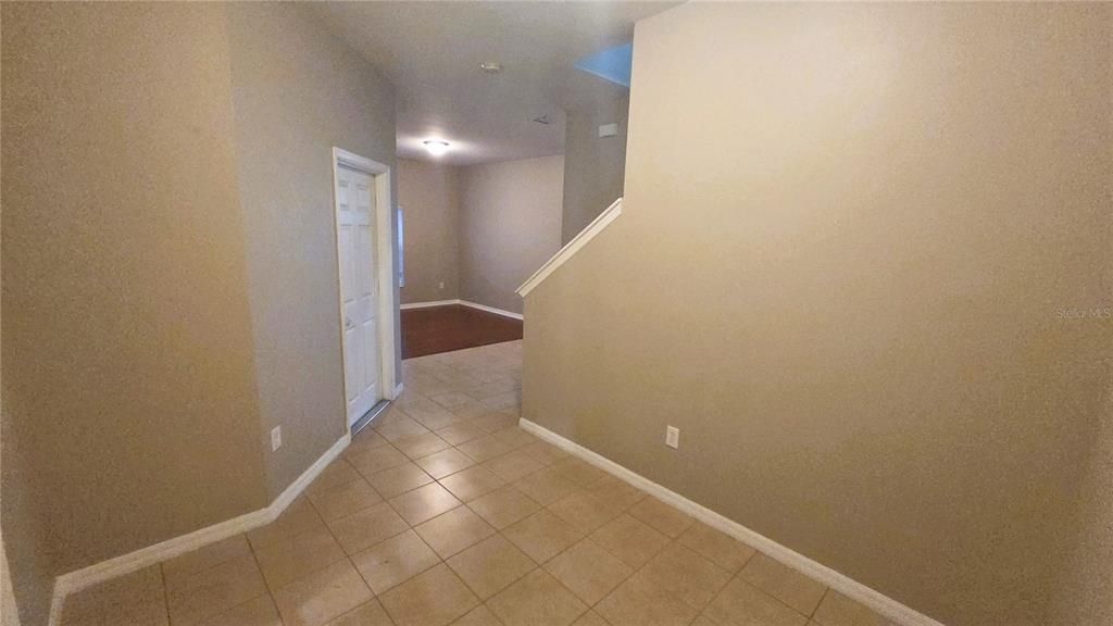 Activo con contrato: $2,395 (4 camas, 2 baños, 2576 Pies cuadrados)