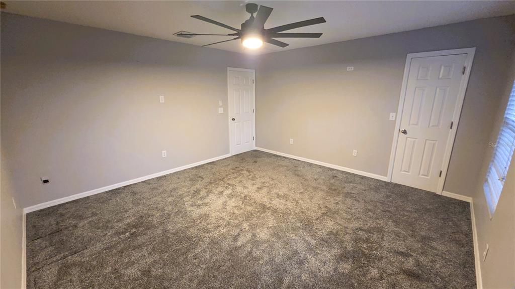 Activo con contrato: $2,395 (4 camas, 2 baños, 2576 Pies cuadrados)