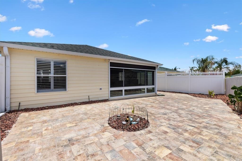 Active With Contract: $299,900 (2 beds, 2 baths, 1192 Square Feet)