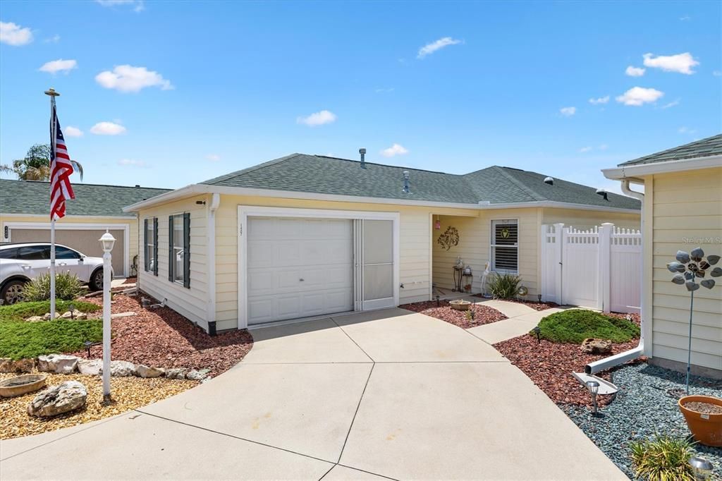 Active With Contract: $299,900 (2 beds, 2 baths, 1192 Square Feet)