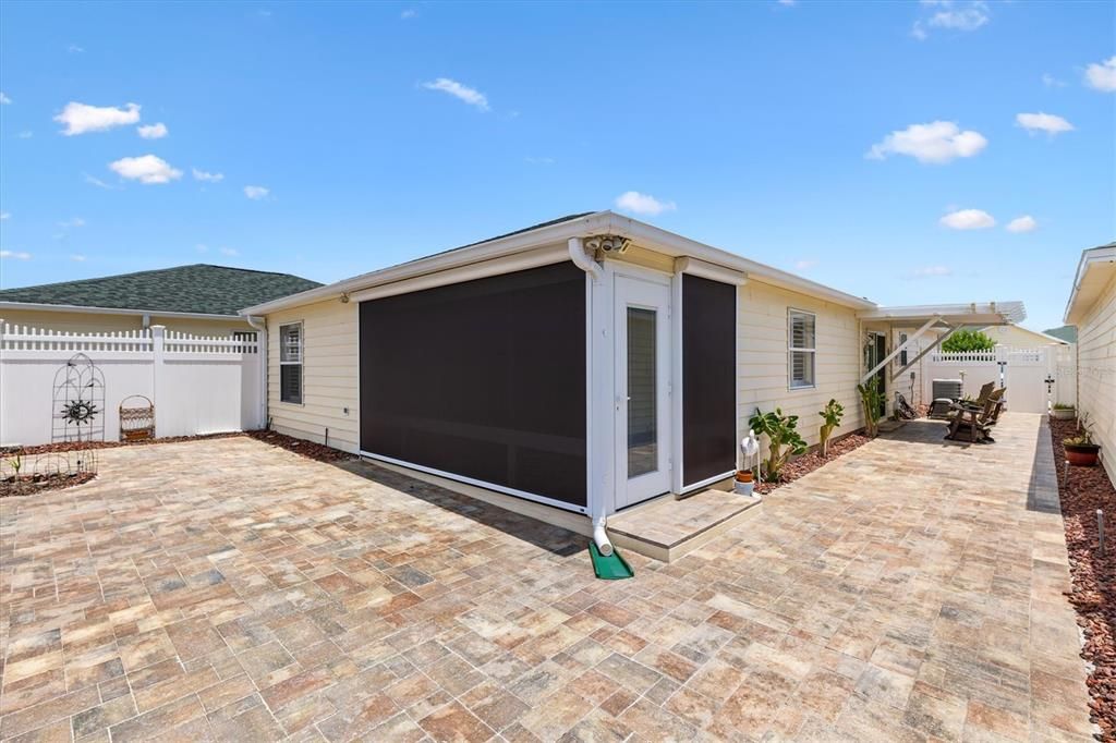 Active With Contract: $299,900 (2 beds, 2 baths, 1192 Square Feet)
