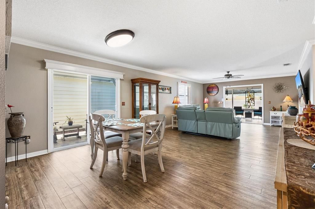 Active With Contract: $299,900 (2 beds, 2 baths, 1192 Square Feet)
