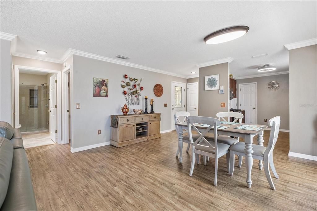 Active With Contract: $299,900 (2 beds, 2 baths, 1192 Square Feet)