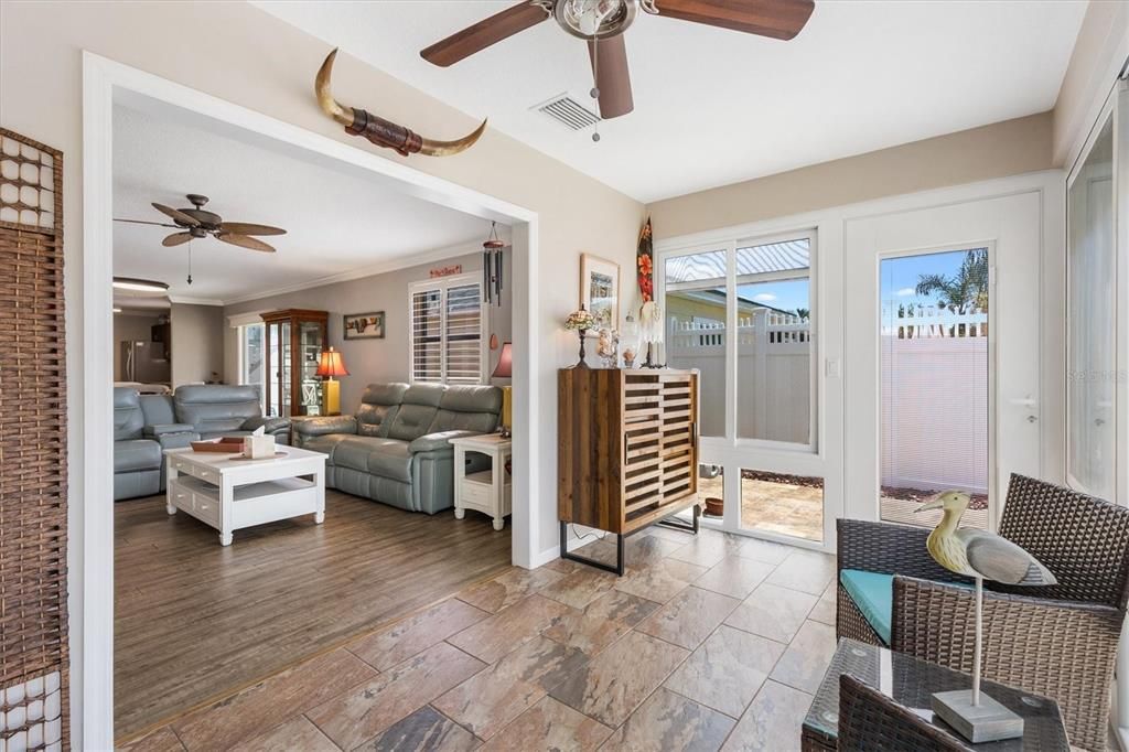 Active With Contract: $299,900 (2 beds, 2 baths, 1192 Square Feet)