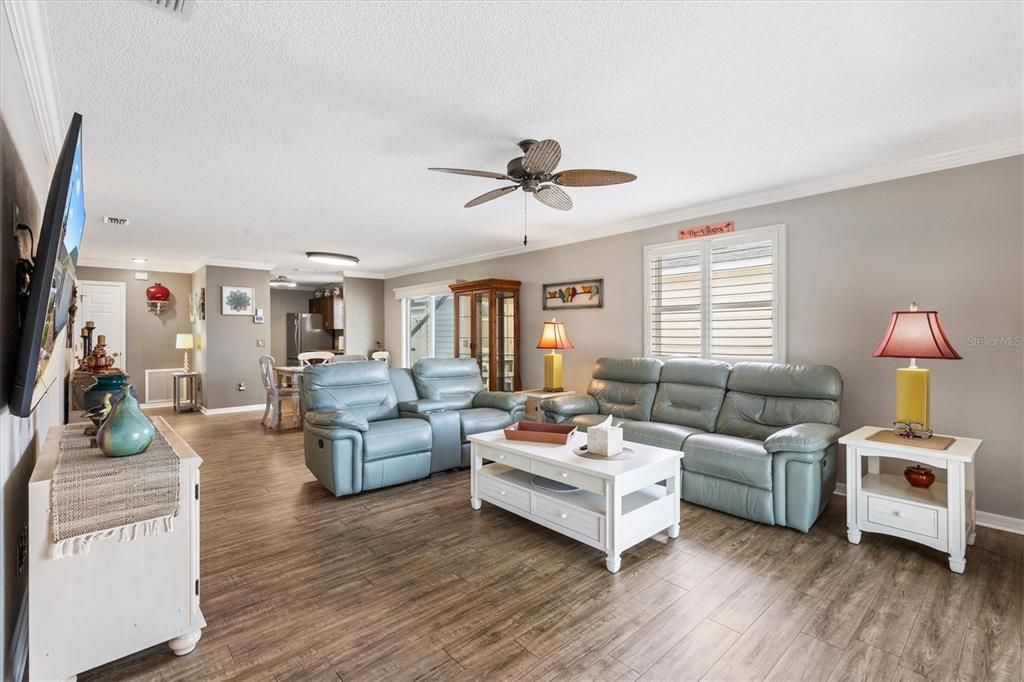 Active With Contract: $299,900 (2 beds, 2 baths, 1192 Square Feet)