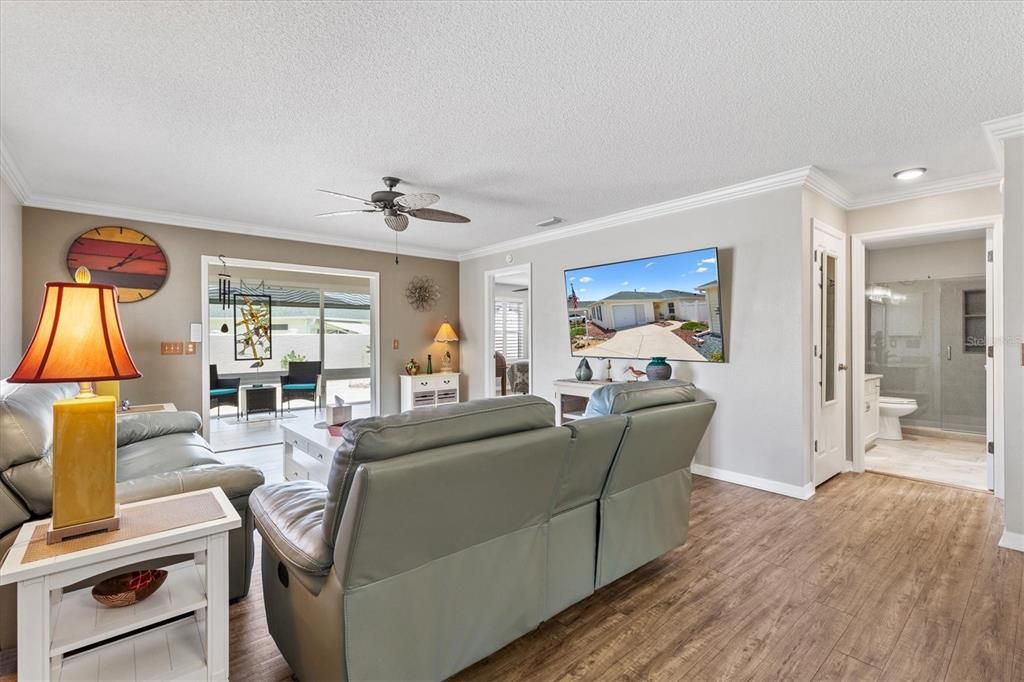 Active With Contract: $299,900 (2 beds, 2 baths, 1192 Square Feet)