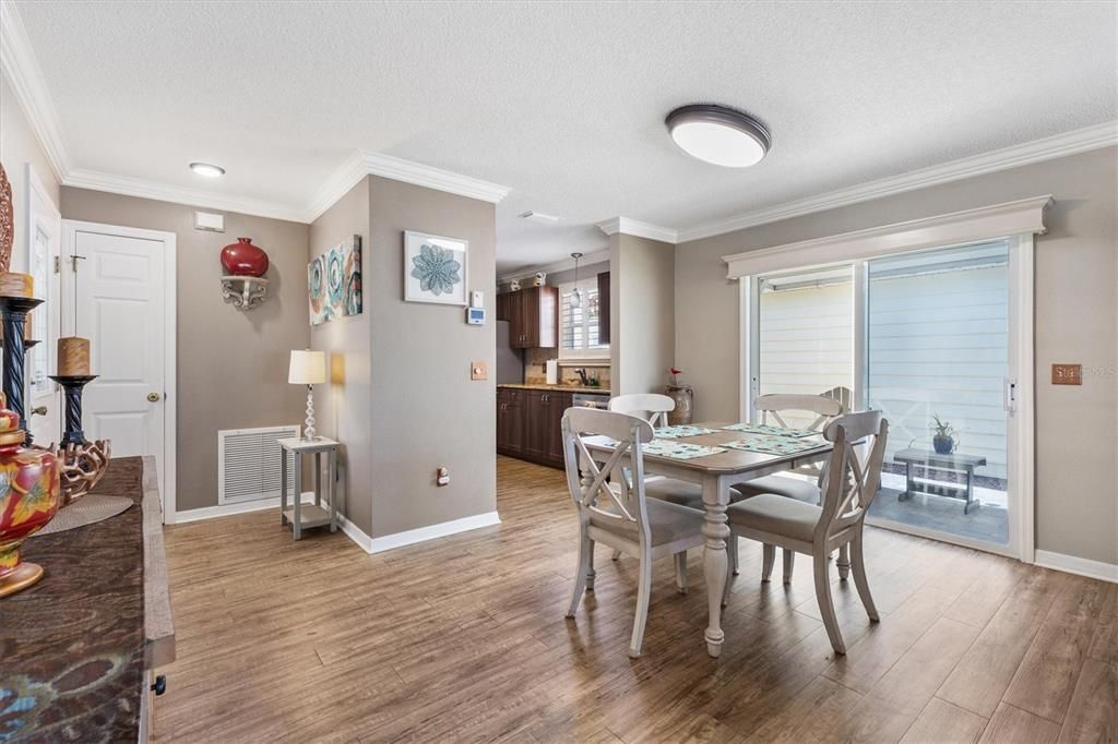 Active With Contract: $299,900 (2 beds, 2 baths, 1192 Square Feet)