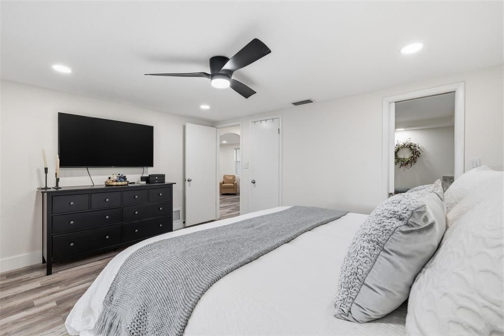 For Sale: $599,000 (2 beds, 2 baths, 1493 Square Feet)