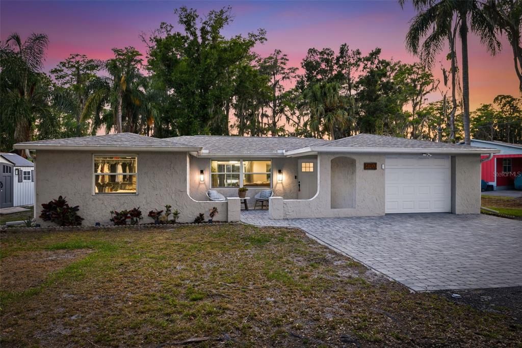 For Sale: $599,000 (2 beds, 2 baths, 1493 Square Feet)