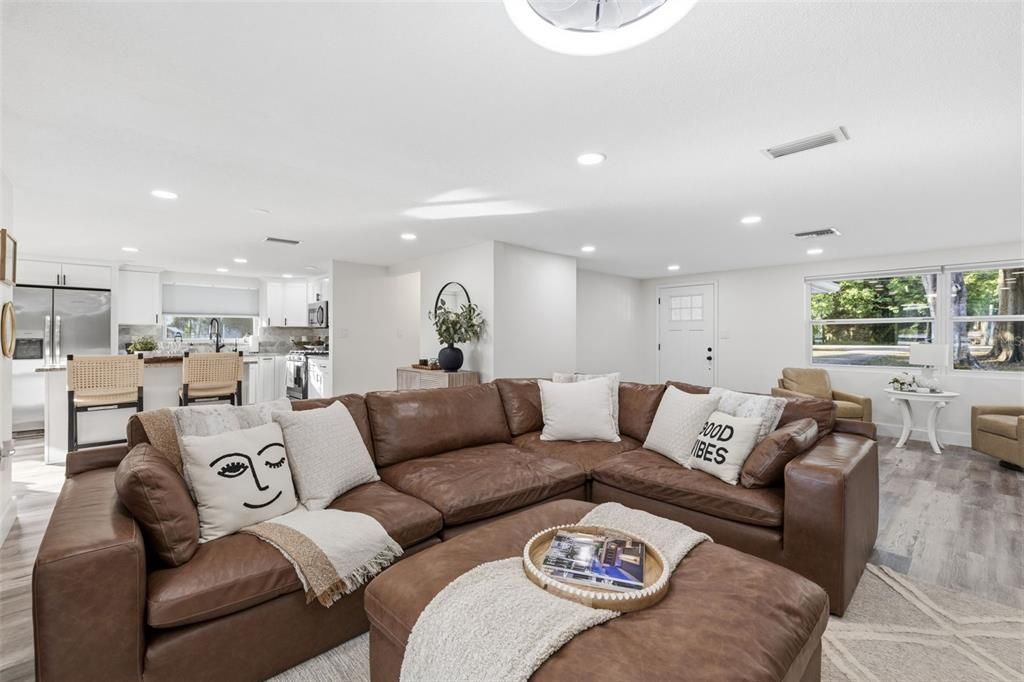 For Sale: $599,000 (2 beds, 2 baths, 1493 Square Feet)