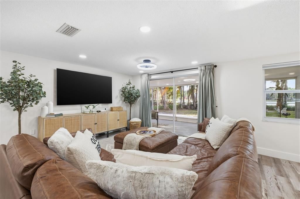 For Sale: $599,000 (2 beds, 2 baths, 1493 Square Feet)