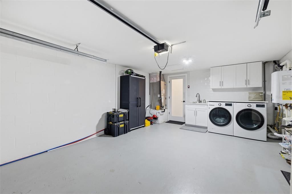 For Sale: $599,000 (2 beds, 2 baths, 1493 Square Feet)