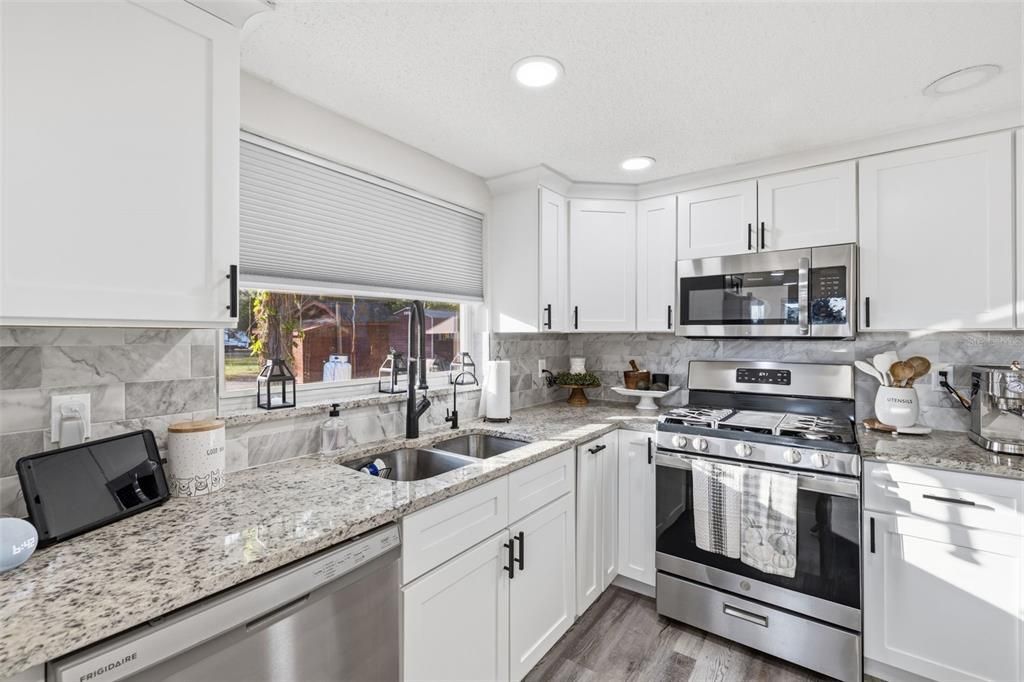 For Sale: $599,000 (2 beds, 2 baths, 1493 Square Feet)