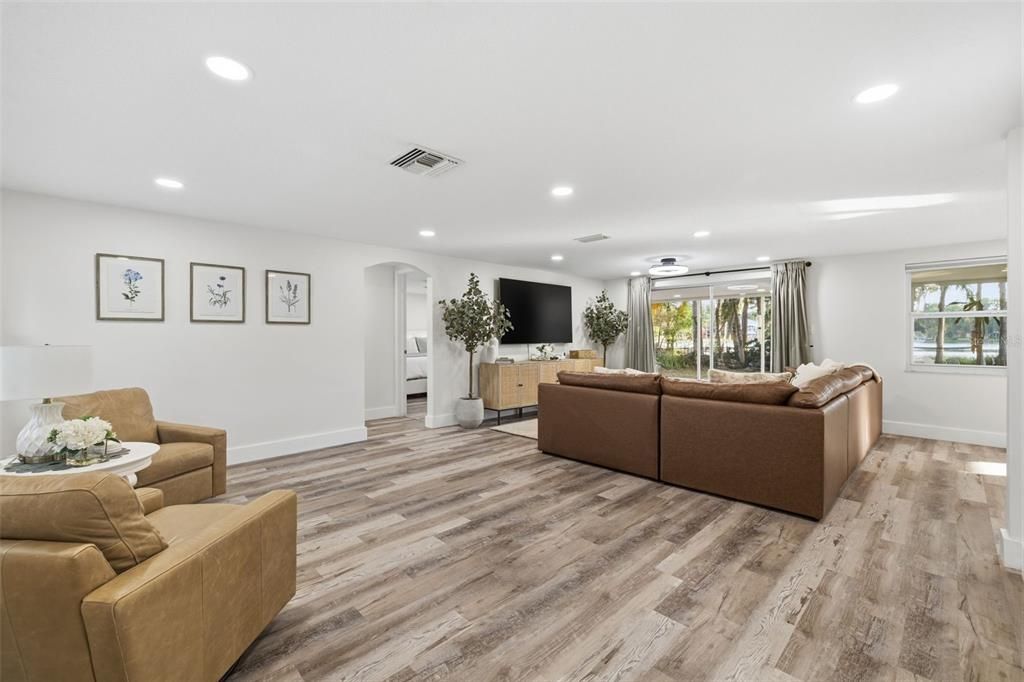 For Sale: $599,000 (2 beds, 2 baths, 1493 Square Feet)