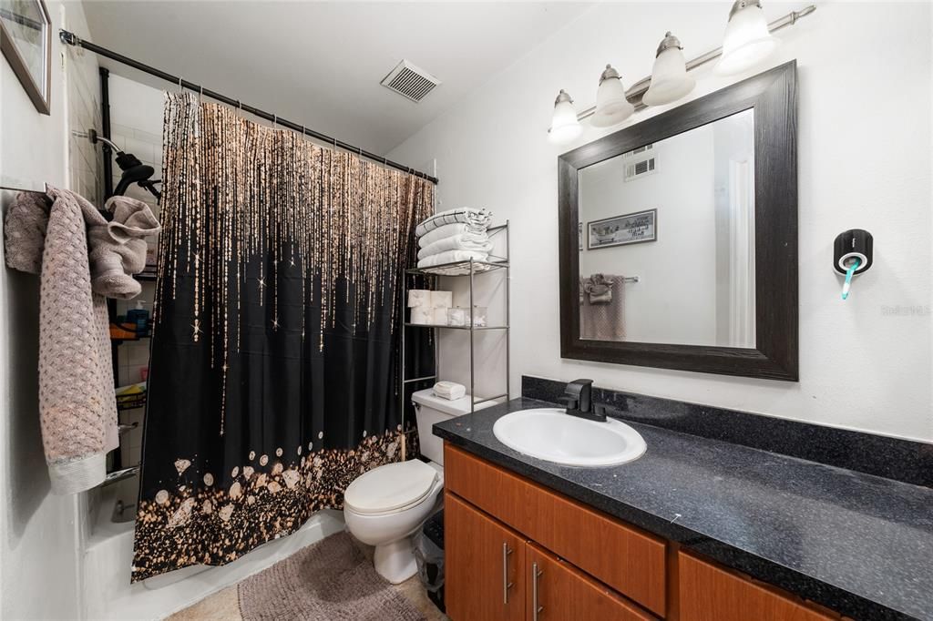 For Sale: $169,700 (2 beds, 2 baths, 932 Square Feet)