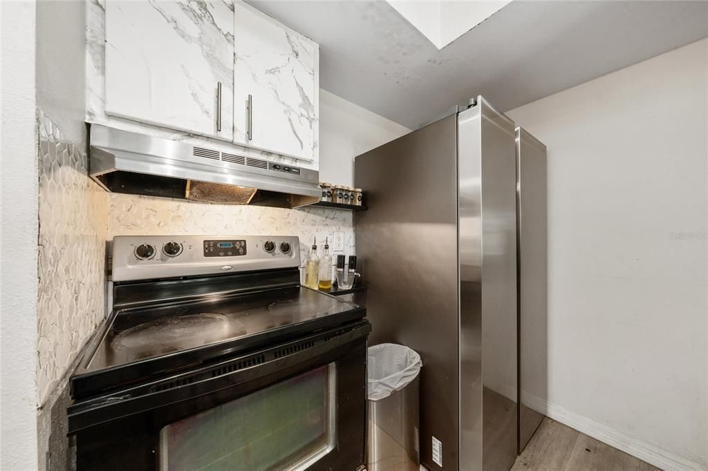 For Sale: $169,700 (2 beds, 2 baths, 932 Square Feet)