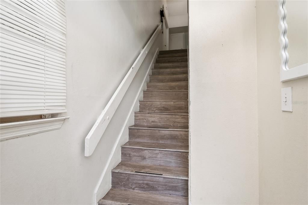 For Sale: $169,700 (2 beds, 2 baths, 932 Square Feet)