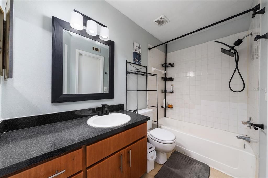 For Sale: $169,700 (2 beds, 2 baths, 932 Square Feet)