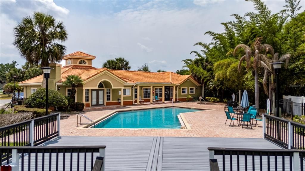 For Sale: $169,700 (2 beds, 2 baths, 932 Square Feet)
