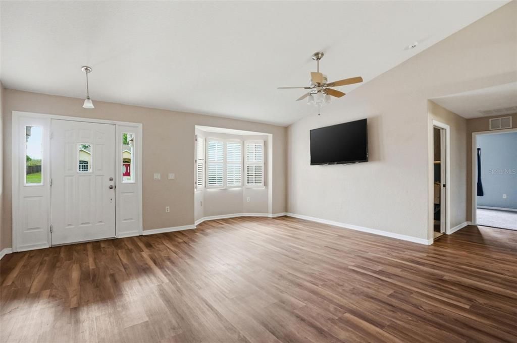 En Venta: $355,000 (3 camas, 2 baños, 1663 Pies cuadrados)
