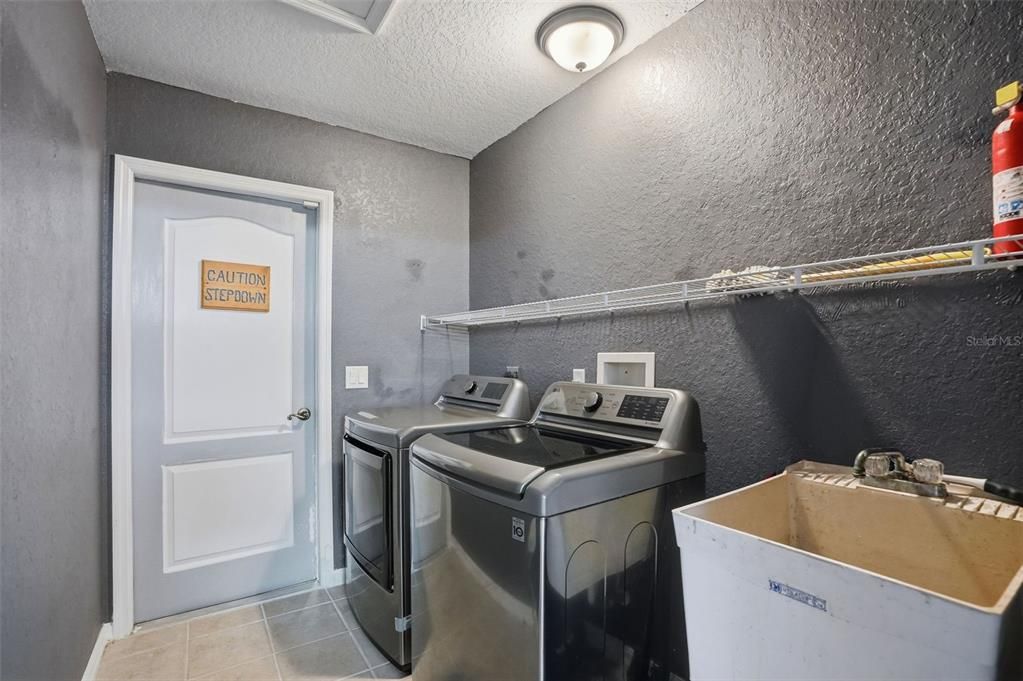 En Venta: $355,000 (3 camas, 2 baños, 1663 Pies cuadrados)