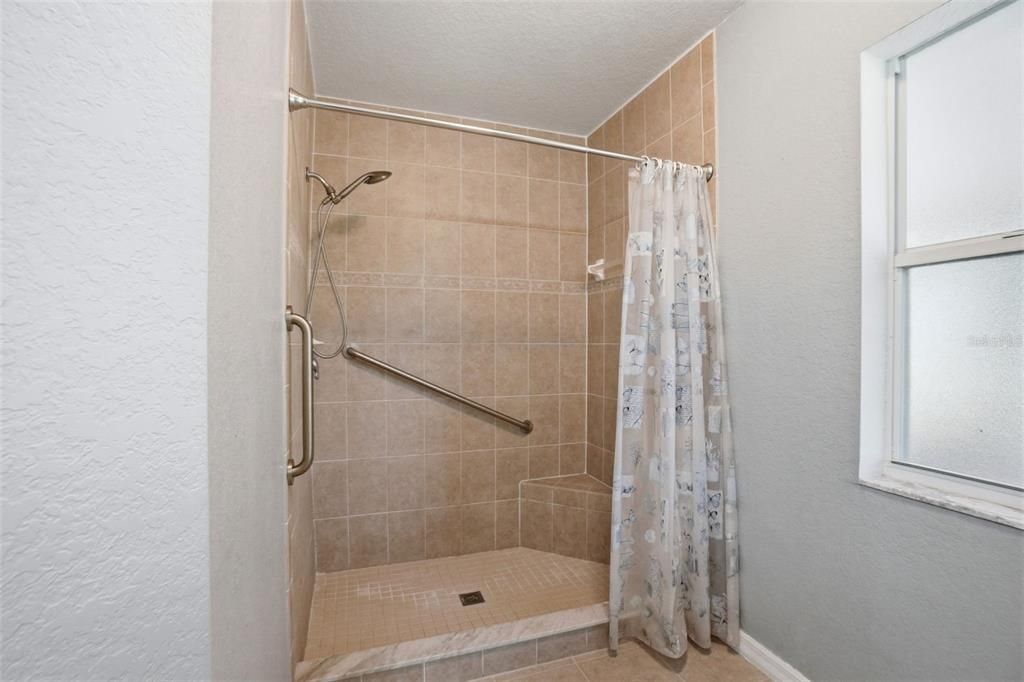 En Venta: $355,000 (3 camas, 2 baños, 1663 Pies cuadrados)