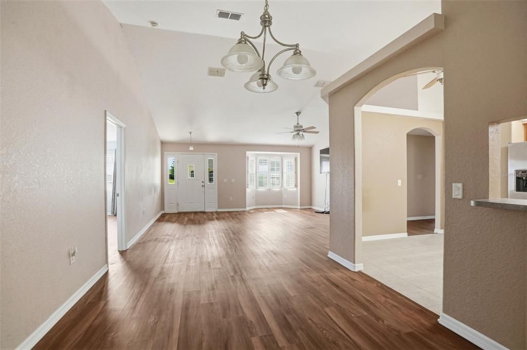 En Venta: $355,000 (3 camas, 2 baños, 1663 Pies cuadrados)
