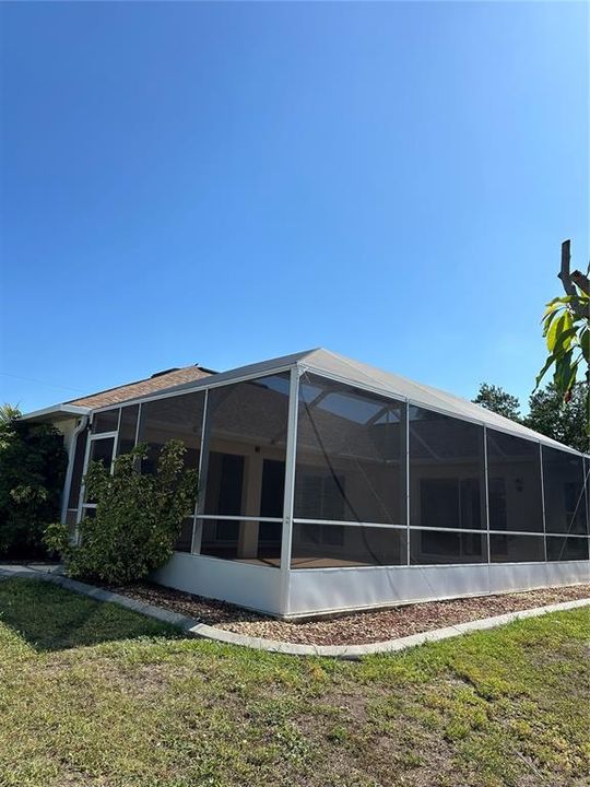 En Renta: $2,200 (3 camas, 2 baños, 2048 Pies cuadrados)