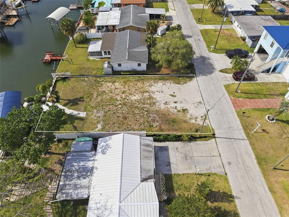 Под контрактом: $189,000 (0.14 acres)