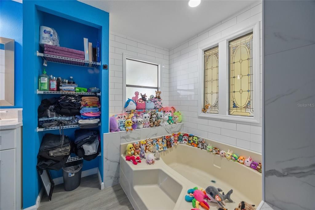 For Sale: $199,900 (3 beds, 2 baths, 1547 Square Feet)