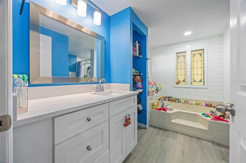 For Sale: $199,900 (3 beds, 2 baths, 1547 Square Feet)