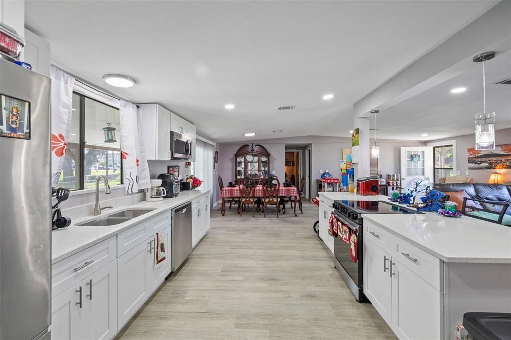 For Sale: $199,900 (3 beds, 2 baths, 1547 Square Feet)