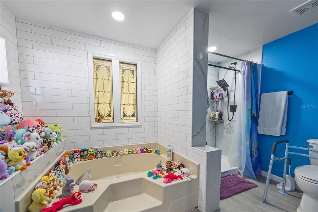 For Sale: $199,900 (3 beds, 2 baths, 1547 Square Feet)