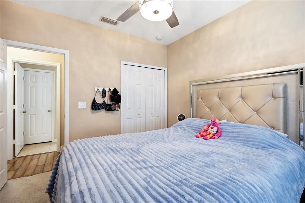 Под контрактом: $275,000 (3 спален, 2 ванн, 1832 Квадратных фут)