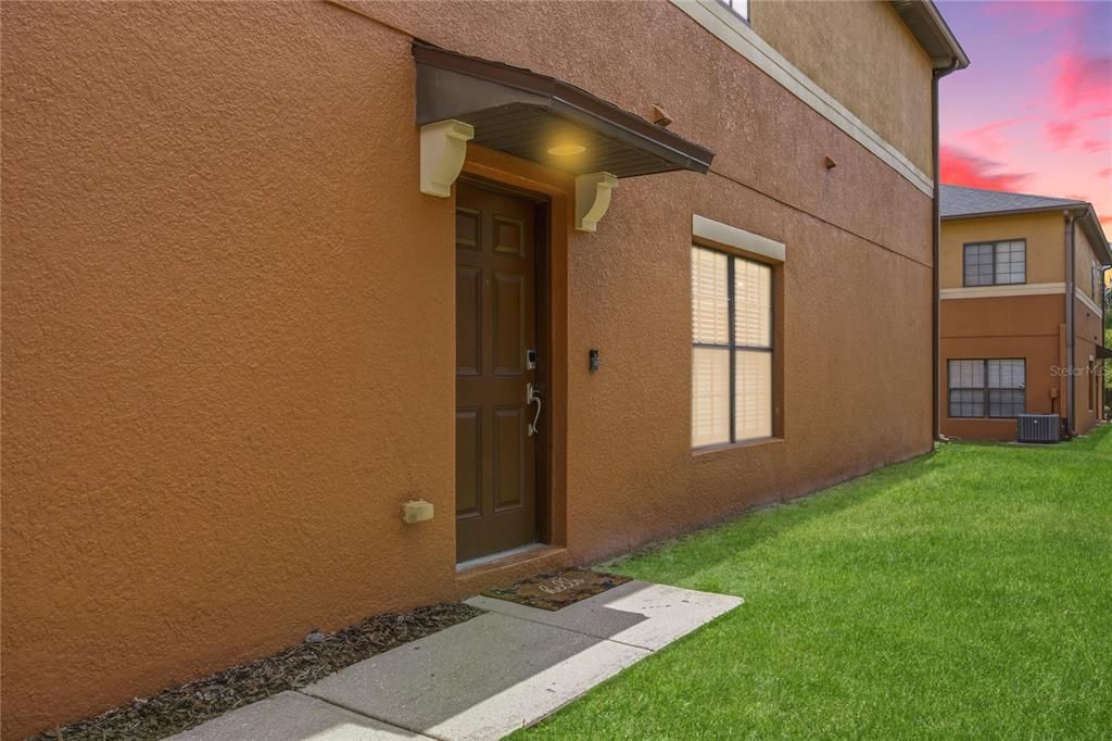 Под контрактом: $275,000 (3 спален, 2 ванн, 1832 Квадратных фут)