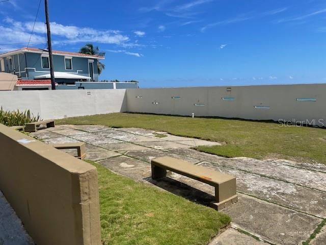For Sale: $400,000 (1 beds, 1 baths, 828 Square Feet)