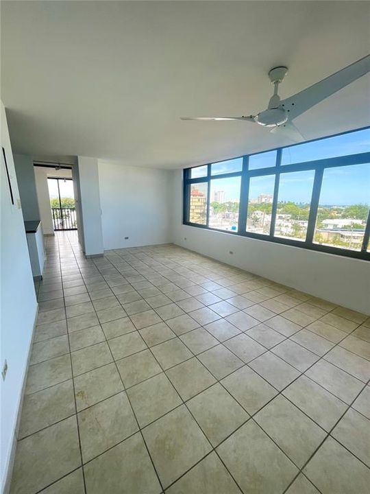 For Sale: $400,000 (1 beds, 1 baths, 828 Square Feet)