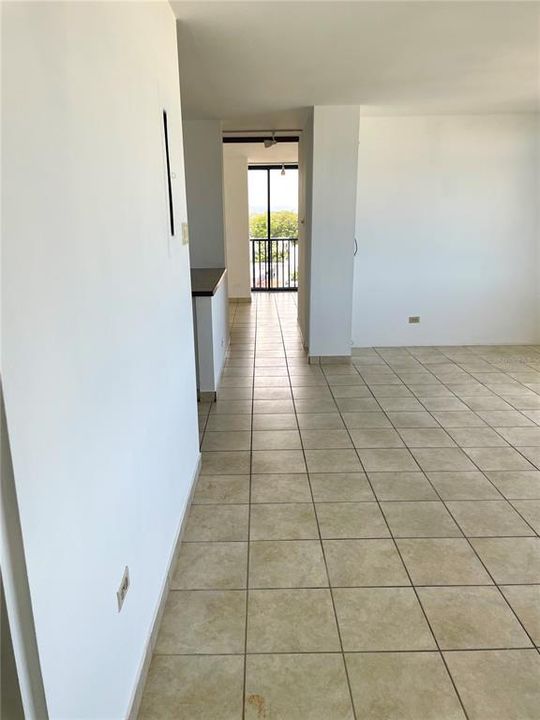 For Sale: $400,000 (1 beds, 1 baths, 828 Square Feet)