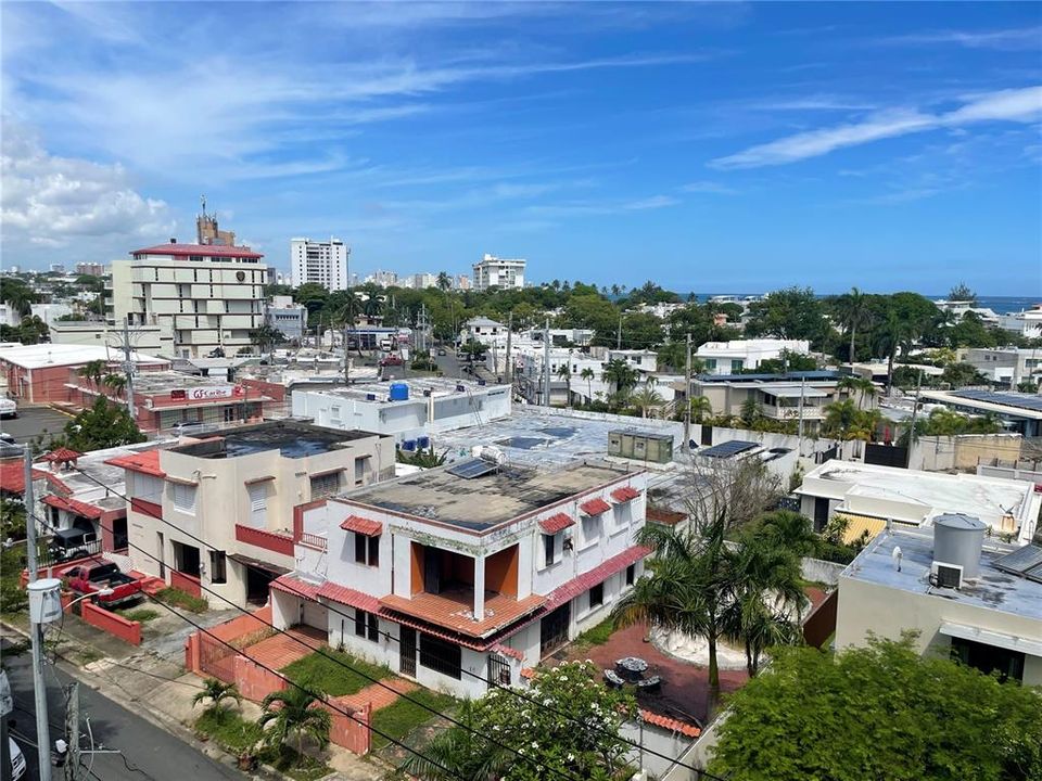 For Sale: $400,000 (1 beds, 1 baths, 828 Square Feet)