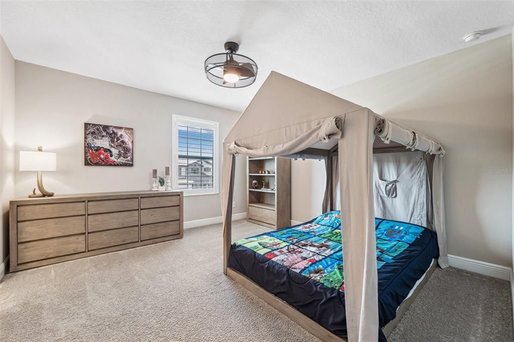 For Sale: $949,900 (5 beds, 4 baths, 3548 Square Feet)