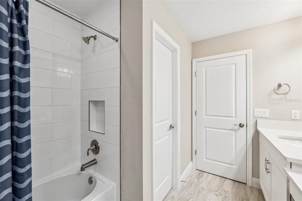 For Sale: $949,900 (5 beds, 4 baths, 3548 Square Feet)