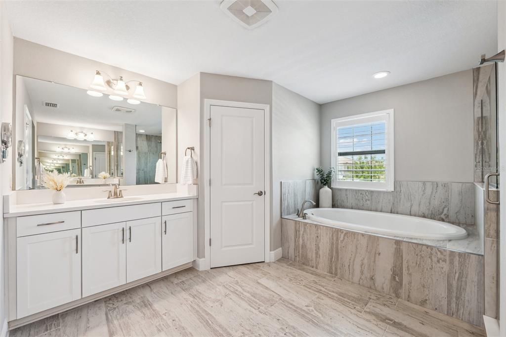For Sale: $949,900 (5 beds, 4 baths, 3548 Square Feet)