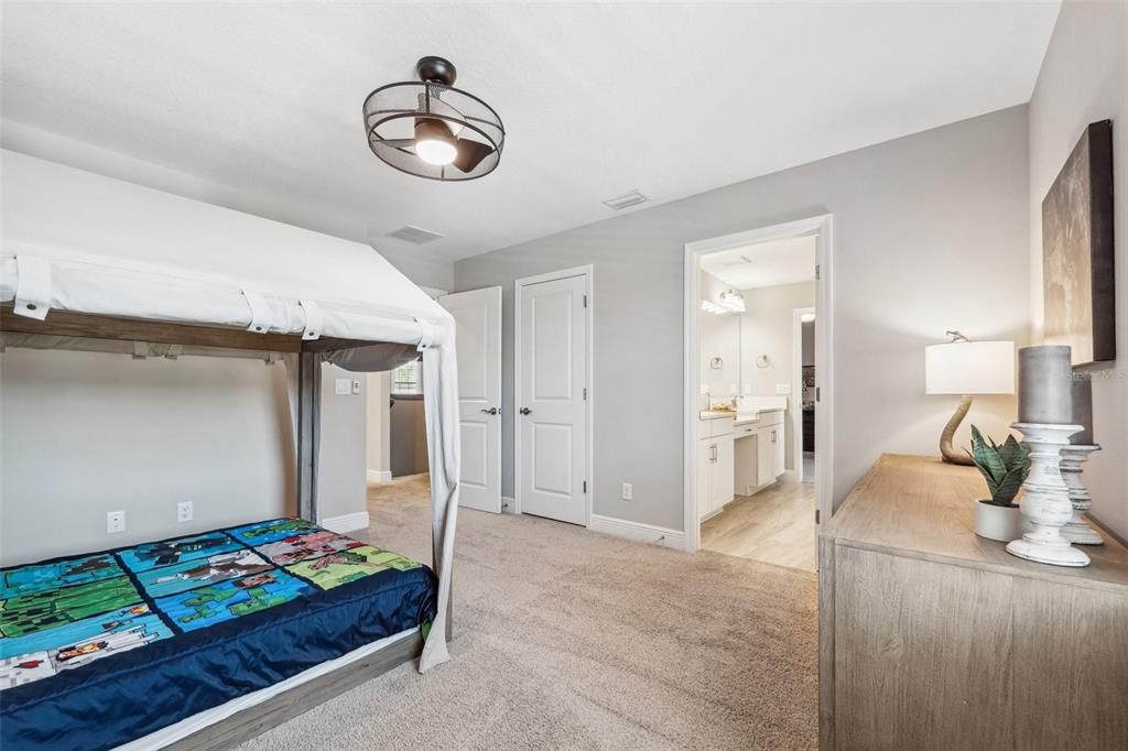 For Sale: $949,900 (5 beds, 4 baths, 3548 Square Feet)
