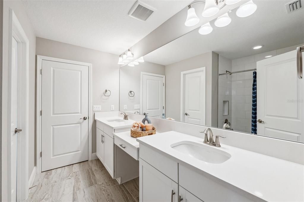 For Sale: $949,900 (5 beds, 4 baths, 3548 Square Feet)