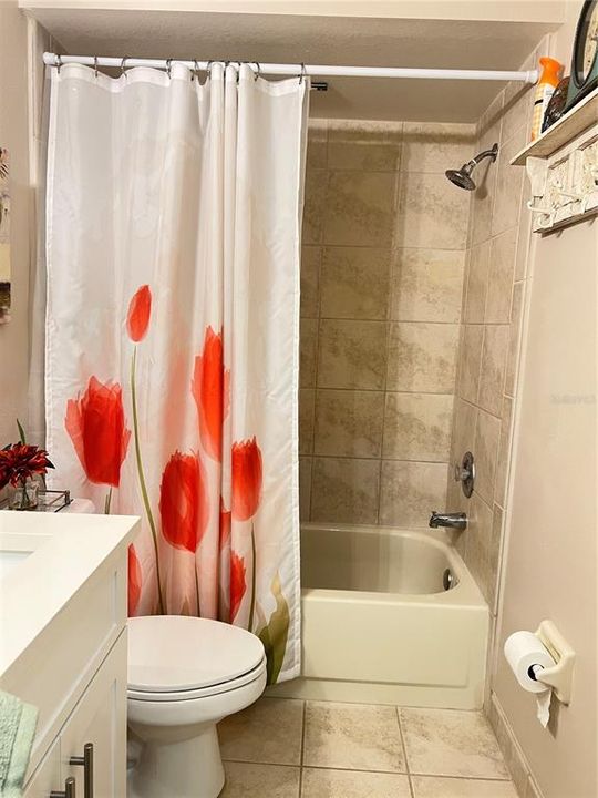 На продажу: $239,500 (2 спален, 2 ванн, 1110 Квадратных фут)
